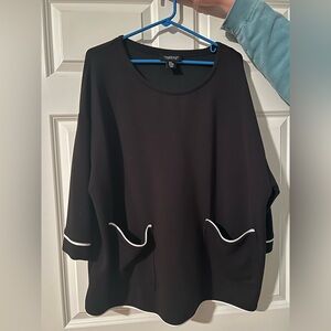 Jones of New York Black 3/4 sleeve top with White Accents plus 2x